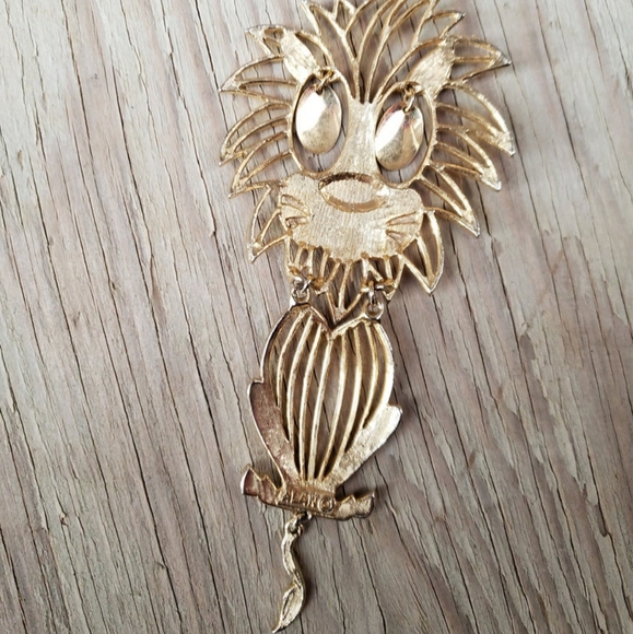 Oversized Vintage Signed 70s Gold-toned Articulated lion Pendant - Picture 3 of 6